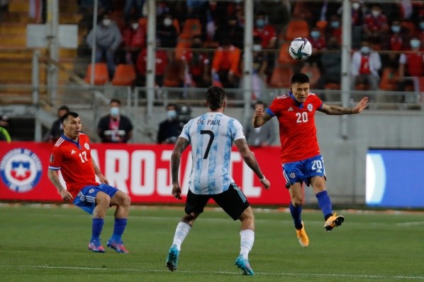 Argentina complica a la Roja en Calama y deja cuesta arriba el sueño de Qatar 2022.