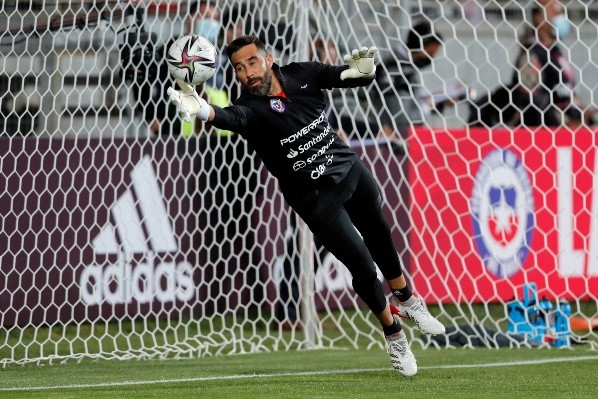 Bravo tendrá que ser evaluado para el duelo ante Bolivia