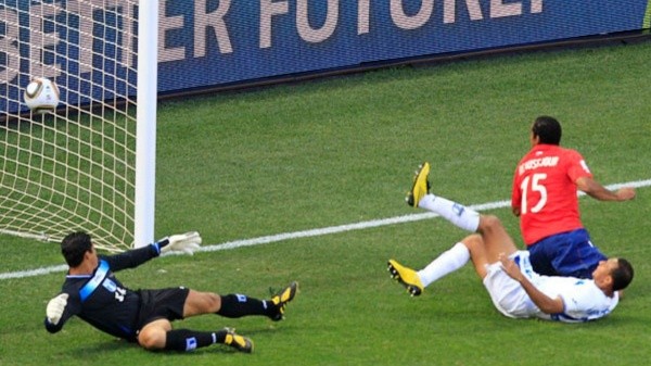 Bose marca su primer gol en mundiales. Sudáfrica 2010 | Foto: Getty Images.