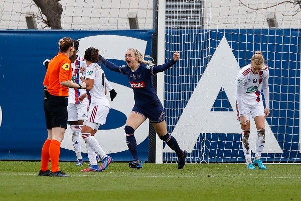 PSG eliminó al Lyon de la Copa de Francia en un clásico donde Christiane Endler no pudo seguir en la cancha. Foto: Getty Images.