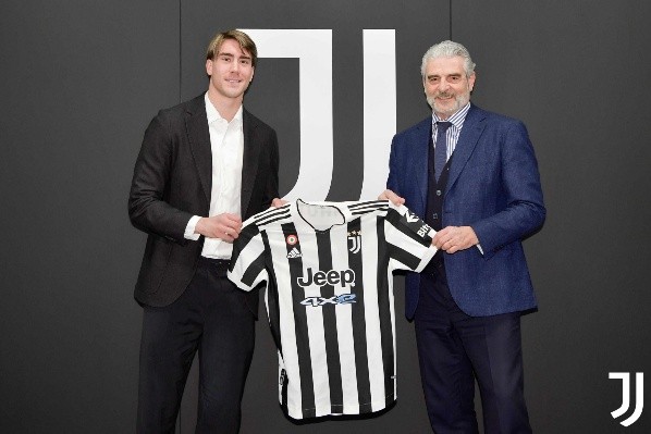 Dusan Vlahovic firma con la Juventus hasta el 2026. Foto: Juventus