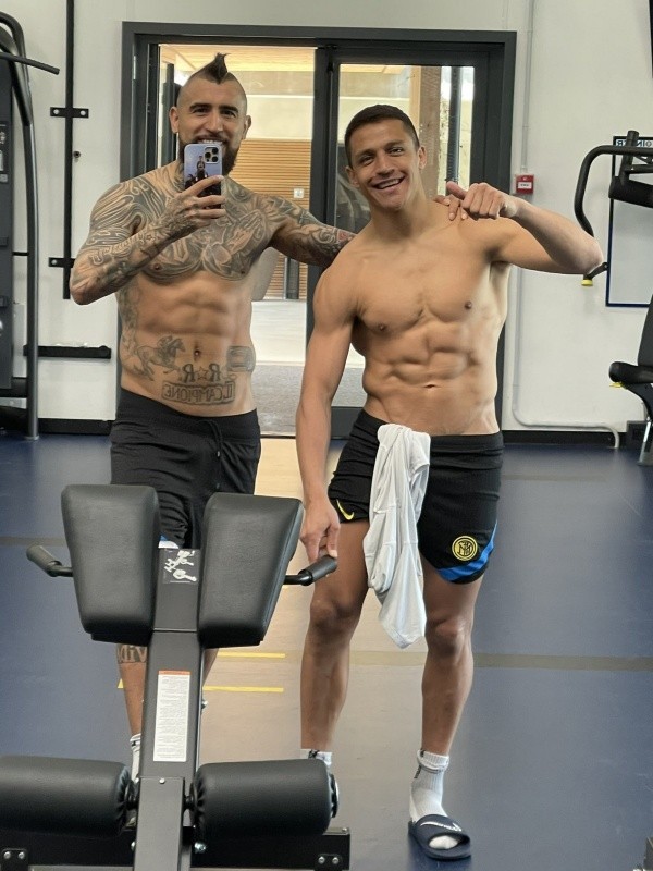 Vidal puede dejar de ser compañero de Alexis a fines de temporada.