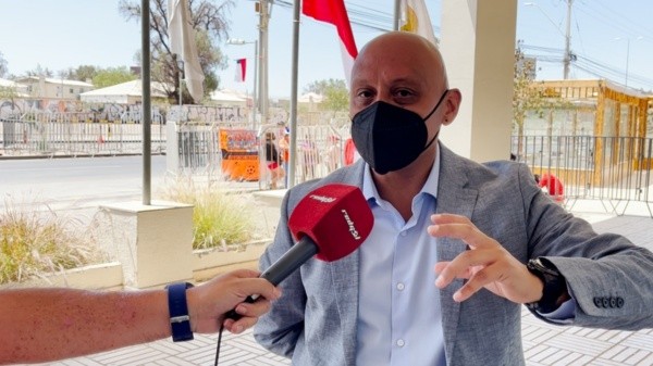 Claudio Bustíos no se hace mala sangre con los comentarios sobre su entrevista en inglés a Ben Brereton (Cristopher Antúnez)