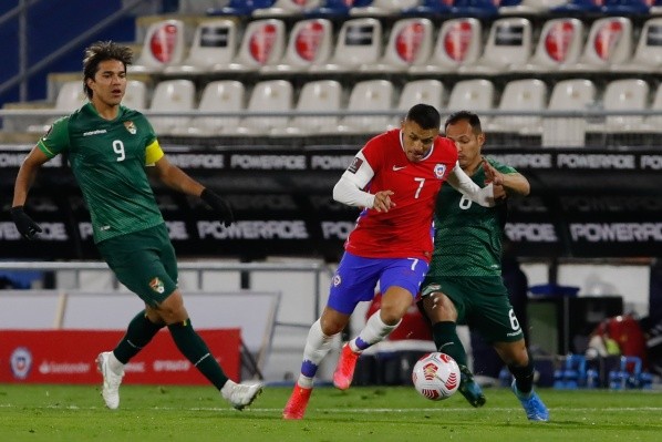 Chile y Bolivia chocan en un partido de vida o muerte en las eliminatorias. Foto: Agencia Uno