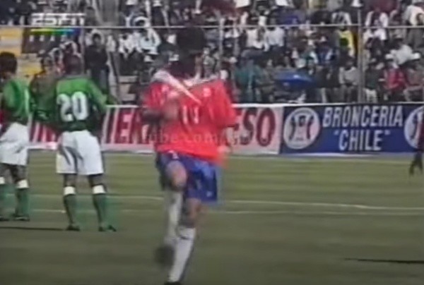 Pedro González celebra con bailecito su gol camino a Francia 98.