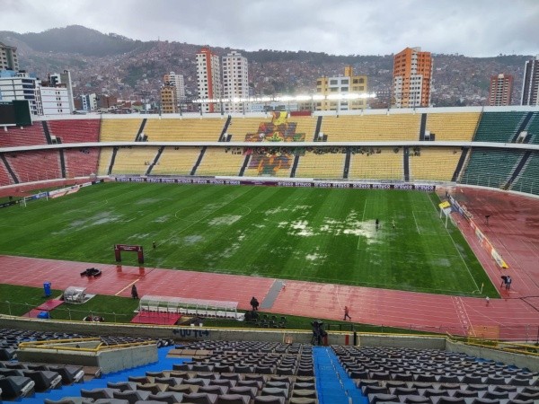 El estadio de La Paz presenta varios lugares afectados por el agua.