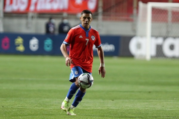 El Maravilla mantuvo a Chile con ilusión de llegar a Qatar 2022 con dos golazos en La Paz.