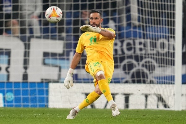 Claudio Bravo será baja en Betis por tiempo aún por definir. (Foto: Getty Images)