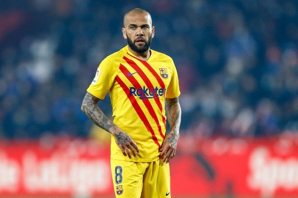 Dani Alves es el sacrificado por Barcelona en Europa League. (Foto: Getty Images)