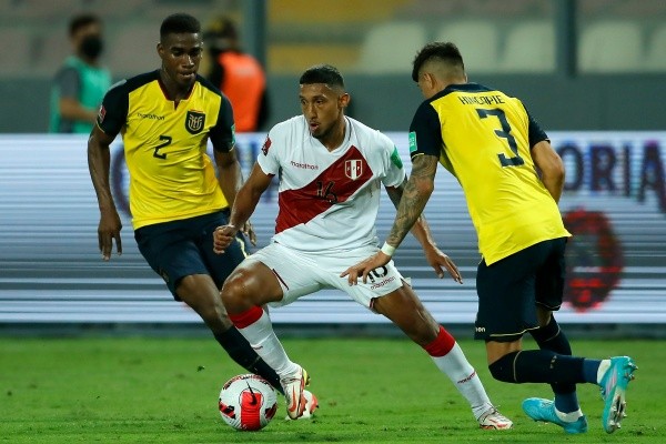 Ecuador igualó con Perú en Lima y no pudo abrochar su clasificación directa al Mundial de Qatar 2022, pero sí se aseguró mínimo el repechaje. (Foto: Getty)