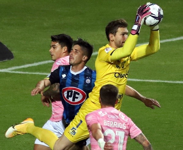 El guardameta uruguayo encara con ánimo su tratamiento. (Foto: Agencia Uno)