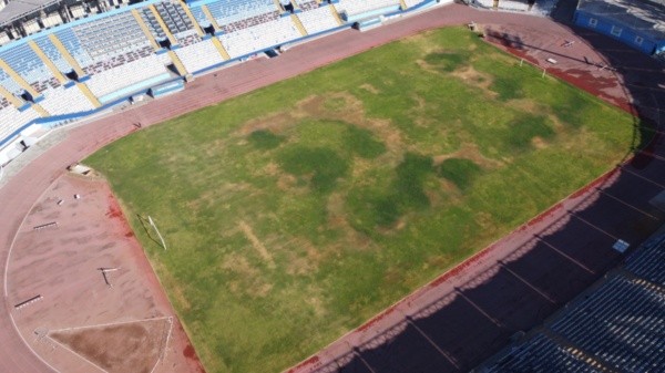 Así está la cancha del estadio Regional Calvo y Bascuñán. (Foto: Gentileza)