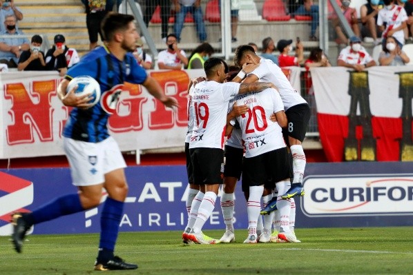 Curicó le ganó 4-0 al Huachipato de Mario Salas y se instaló como el puntero del fútbol chileno por diferencia de gol. (Foto: Agencia Uno)