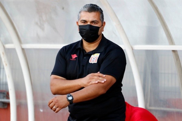Damián Muñoz felicitó a sus pupilos y los invitó a seguir trabajando para mantenerse en el primer lugar de la tabla de posiciones. (Foto: Agencia Uno)
