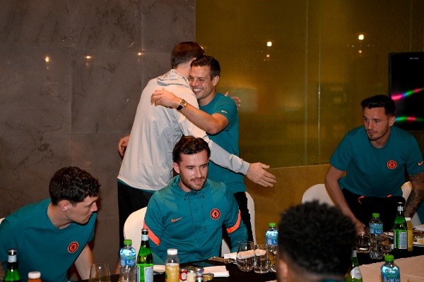 Los jugadores del Chelsea recibieron emocionados a Thomas Tuchel en el hotel de concentración. (Foto: Getty)