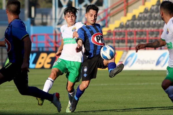 Huachipato luchó y rescató su primer triunfo de la temporada 2022. (Foto: Agencia Uno)