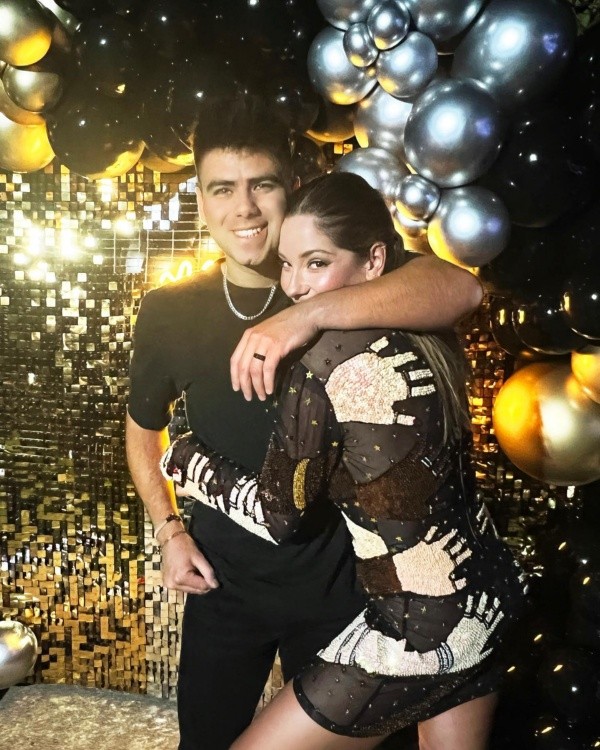 Pololo le hizo una oda a Kel Calderón este 14 de febrero.(2)