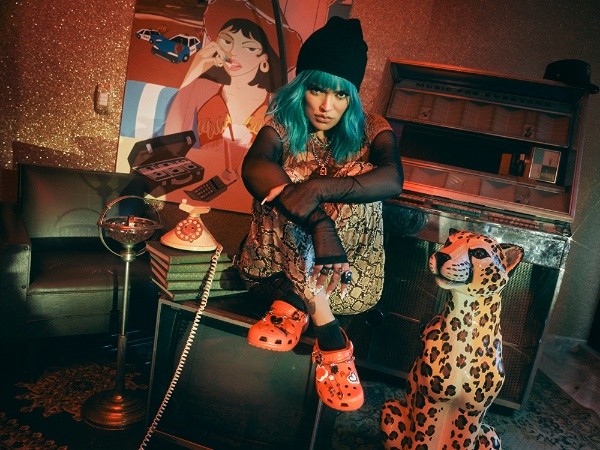 Artículo de colección de Karol G ¡YA ESTÁ AQUÍ!(1)