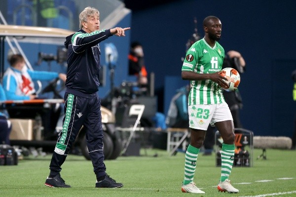 Manuel Pellegrini mantiene vivo al Betis en La Liga (tercer lugar), Copa del Rey (semifinal) y Europa League (play-offs para octavos de final). (Foto: Getty)