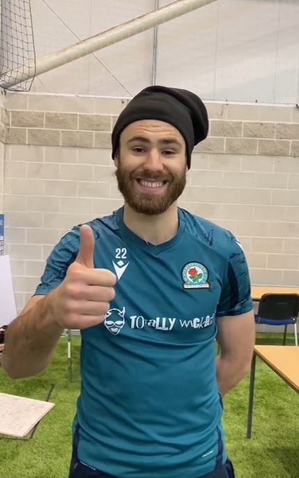 Brereton le hizo el día a un hincha que viajó exclusivamente a UK para verlo jugar.