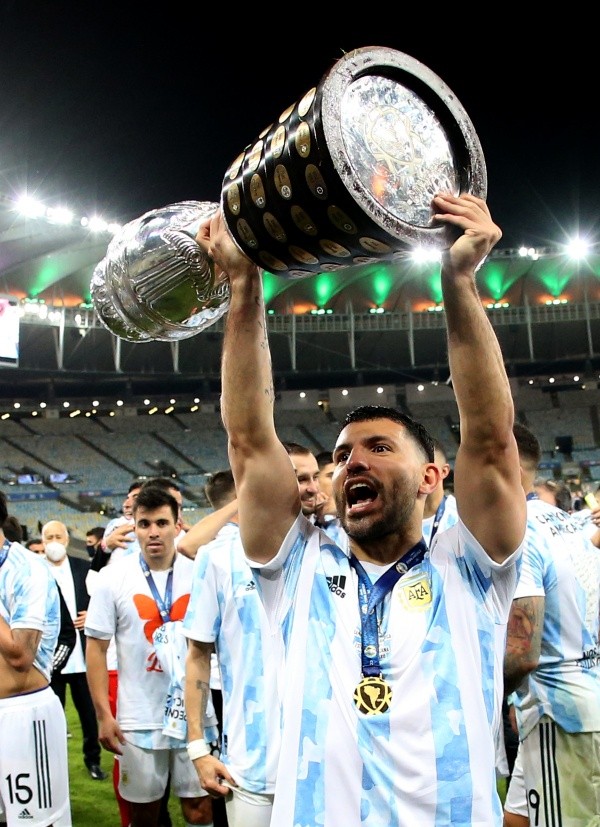 Sergio Agüero perdió la oportunidad de ir al Mundial por su anticipado retiro. (Foto: Getty Images)