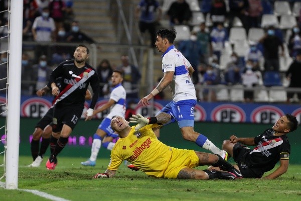 Fernando Zampedri anotó el gol del triunfo de la UC ante Curicó Unido y lleva tres tantos en igual cantidad de partidos este 2022. Foto: Agencia Uno