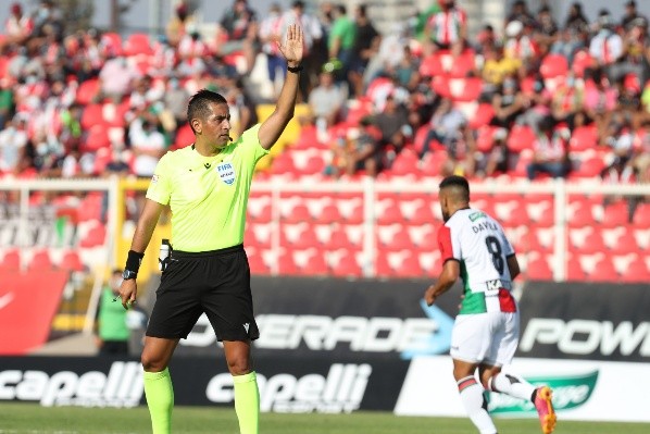 Francisco Gilabert acusó dificultades para realizar su trabajo en el duelo entre Palestino y O’Higgins en la segunda fecha del campeonato. (Foto: Agencia Uno)