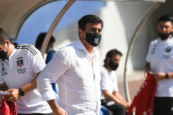 Colo Colo suma un triunfo y dos empates en el arranque del certamen.