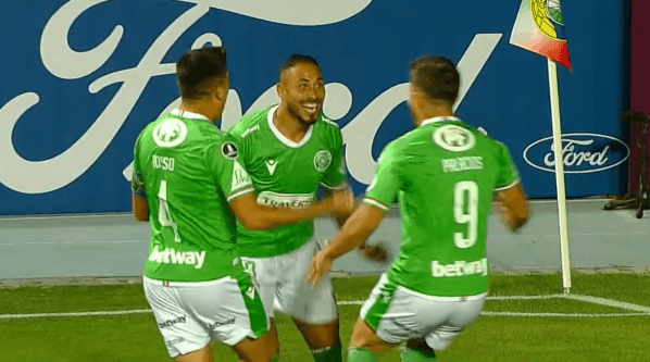 Audax puso el primer gol en el debut por Copa Libertadores frente a Estudiantes de La Plata.