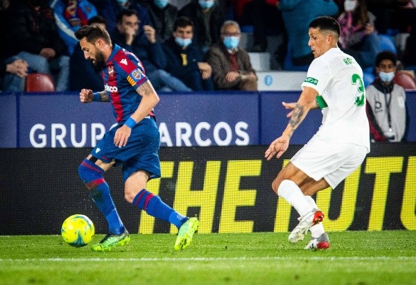 Enzo Roco no pudo ayudar en su defensa. Foto: Levante