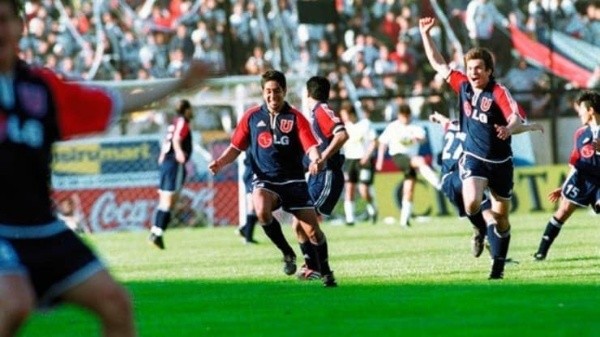 Carlos Garrido fue parte del plantel de la U que ganó por última vez en el Monumental. El defensor anotó el gol de la victoria sobre el final. Foto: Archivo
