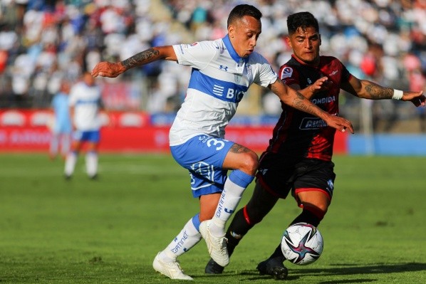 En Universidad Católica destacan que todavía tiene dos años de contrato en el club. Foto: Agencia Uno