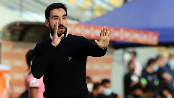 Francisco Meneghini se toma con calma la ventaja de Everton ante Monagas. Foto: Agencia Uno