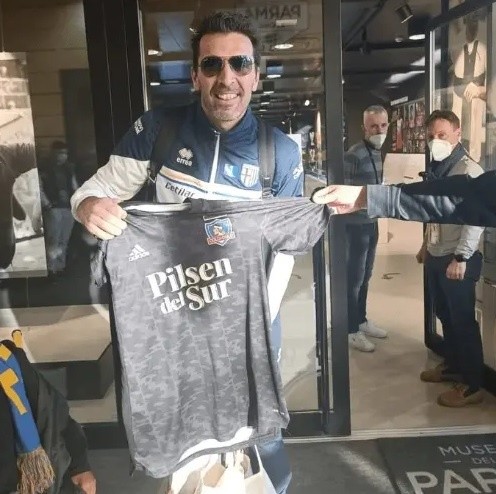 El mítico Buffon con los colores del albo en Europa.