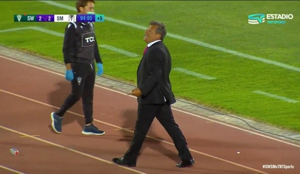 Peineta estalló contra los hinchas en el Elías Figueroa.