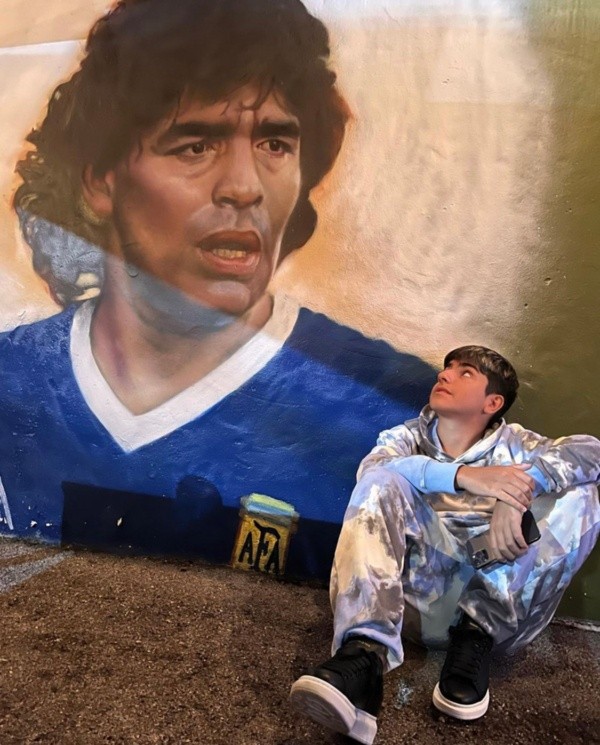Benjamín Agüero es nieto de Diego Maradona y ahora comenzará a escribir su propia historia en el fútbol. (Foto: @aguerobenja19)