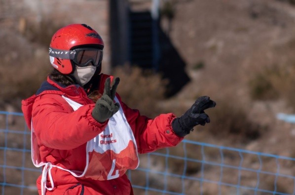 Teresita Lira practica snowboard y es atleta de Olimpiadas Especiales.