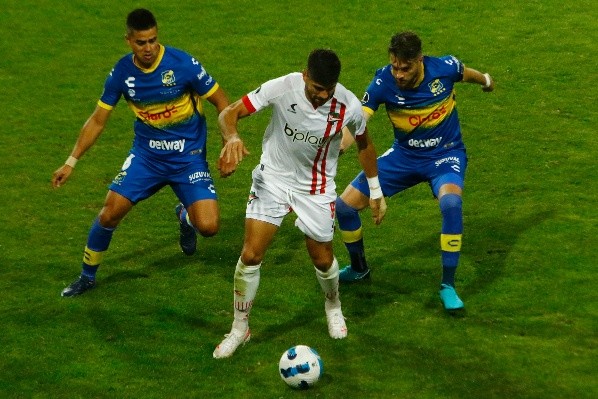 Estudiantes derrotó a Everton con Pepi Sappa entre sus hinchas en Sausalito. (Foto: Agencia UNO)