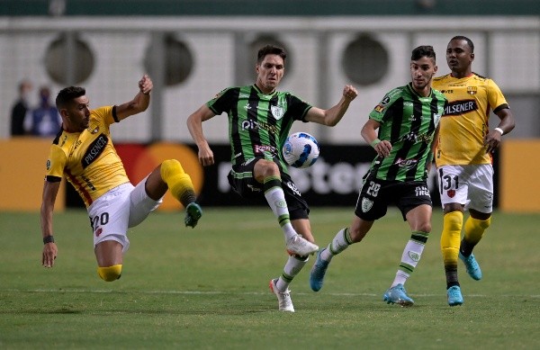 América Mineiro y Barcelona jugaron con público en Brasil