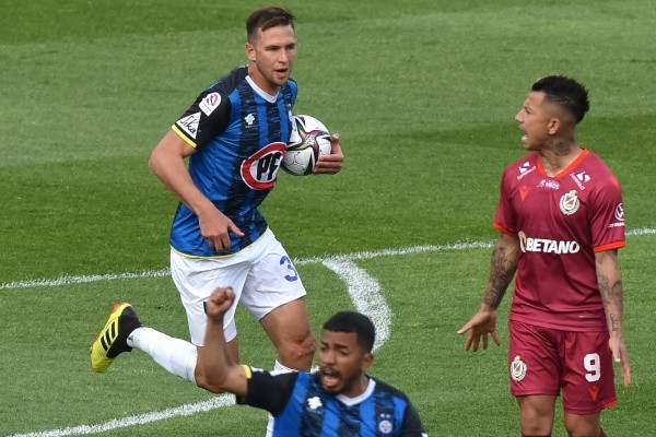 El atacante de Huachipato aparece como italiano en el Campeonato Nacional.