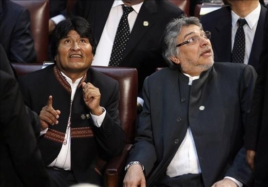 Presidentes Evo Morales (Bolivia) y Fernando Lugo (Paraguay) en el cambio de mando 2010 tras la réplica del 11 de marzo del terromoto del 27F