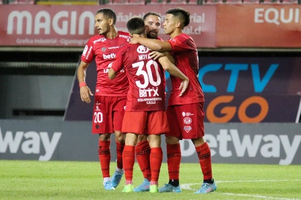 Ñublense defenderá la cima el sábado ante Coquimbo.