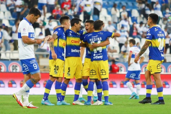Universidad Católica perdió con Everton y ya son tres las fechas sin saber de triunfos. Foto: Agencia Uno
