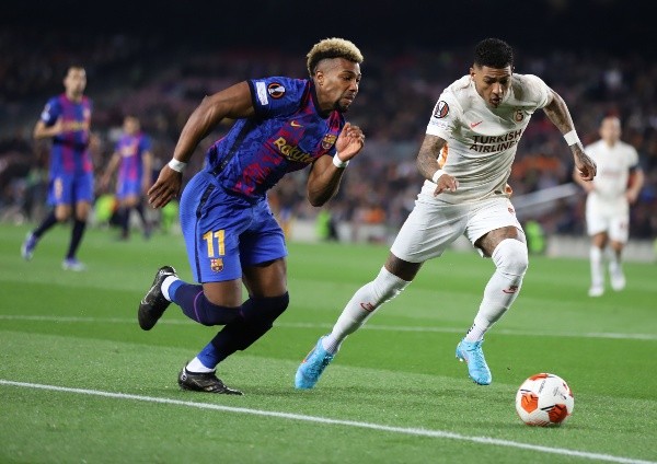 Barcelona sale a jugarse su opción en la Europa League en el infierno del Galatasaray de Erick Pulgar. Foto: Getty Images