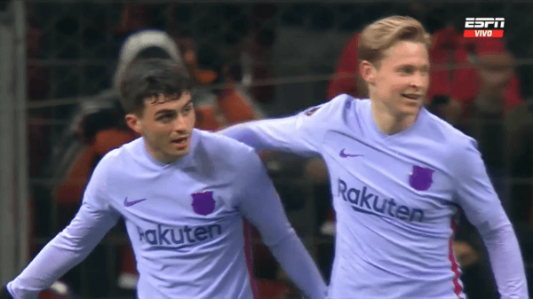 Pedri anotó un auténtico golazo ára el empate del Barcelona. (Foto: Captura Espn)