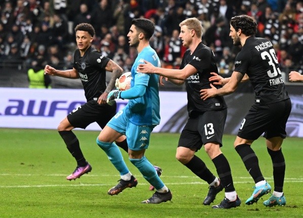 Rui Silva no pudo medir bien la última pelota del partido. (Foto: Getty Images)