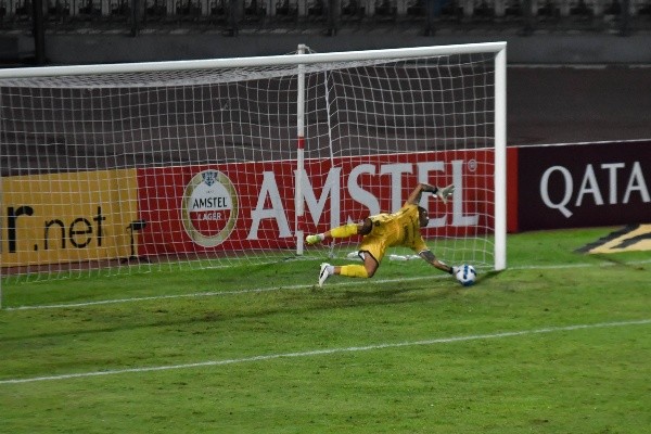 Sánchez fue el héroe de la jornada ante su ex equipo.