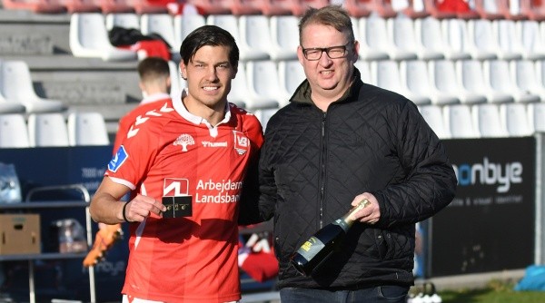 No sólo el golazo: Miiko Albornoz también fue premiado como el mejor jugador del partido en el triunfo del Vejle BK contra Odense BK.