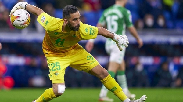 BARCELONA, SPAIN - JANUARY 21: Claudio Bravo of Real Betis with the ball during the La Liga Santander match between RCD Espanyol and Real Betis at RCDE Stadium on January 21, 2022 in Barcelona, Spain. (Photo by Pedro Salado/Quality Sport Images/Getty Images)-Not Released (NR)
