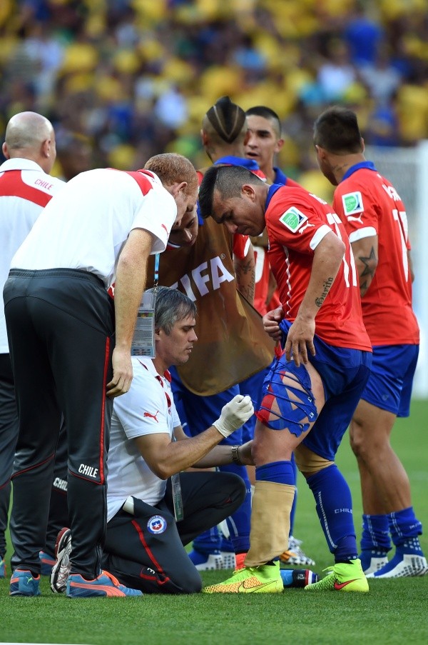 Gary Medel jugó desgarrado en el Mundial del 2014 contra Brasil (Agencia Uno)
